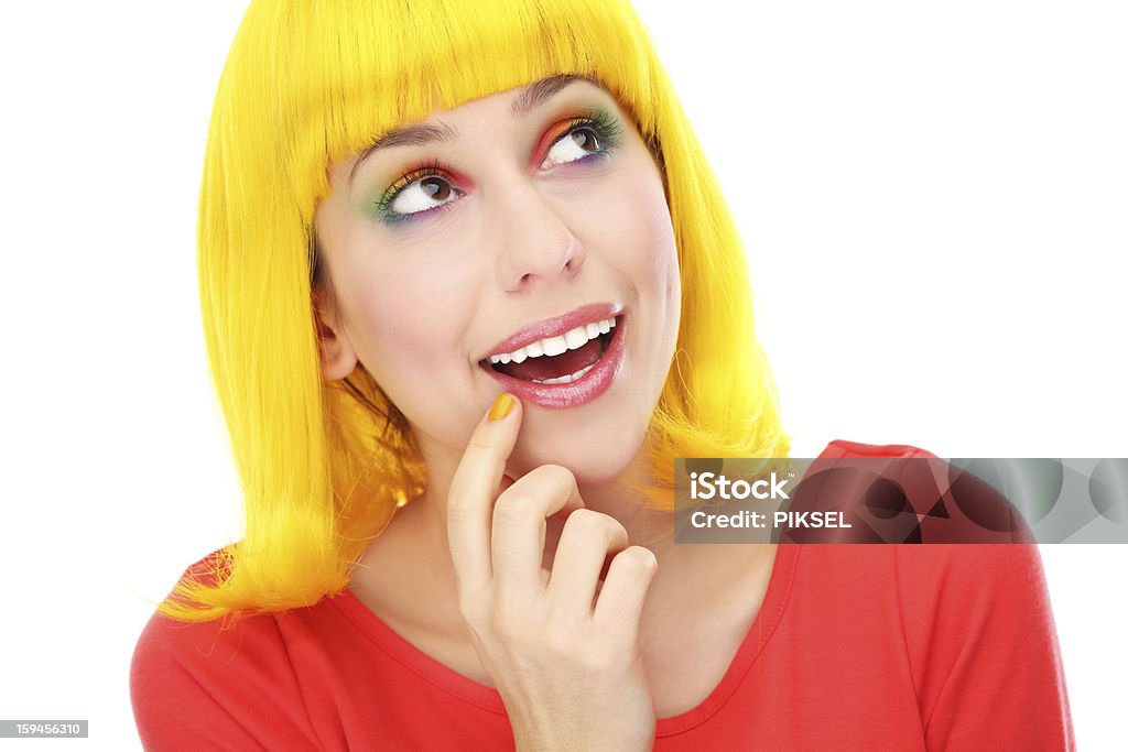 Frau mit gelben Perücke nachschlagen - Lizenzfrei Attraktive Frau Stock-Foto