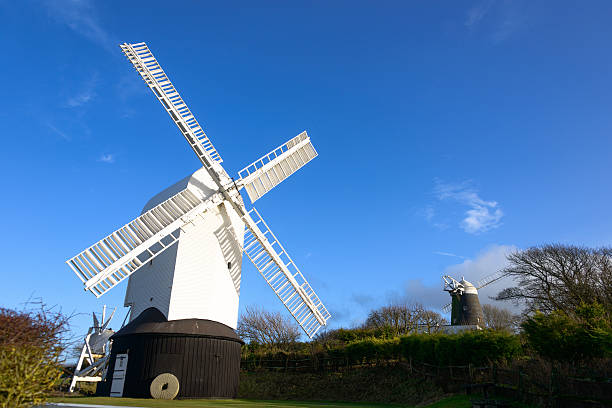 jill i jack wiatraki na wzgórza south downs - windmill architecture traditional culture mill zdjęcia i obrazy z banku zdjęć