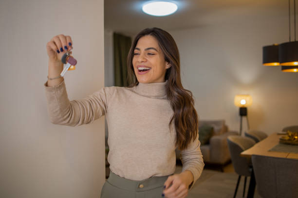 istock Woman moving into a new apartment 1595078438