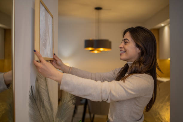 istock Woman moving into a new apartment 1595078442