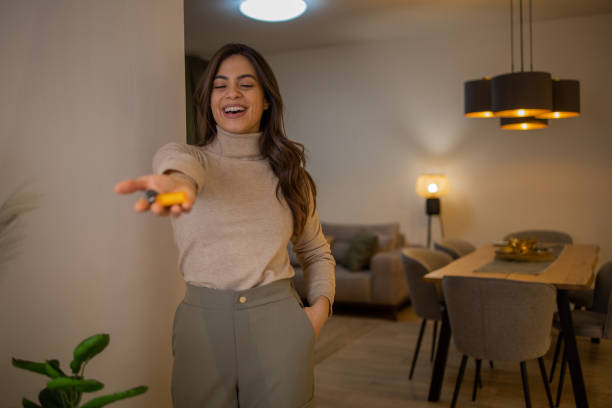 istock Woman moving into a new apartment 1595078682