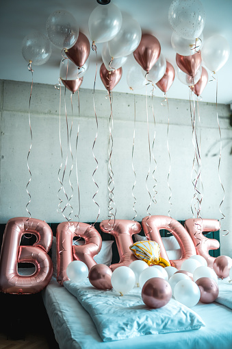 Charming balloon decoration for a bride.