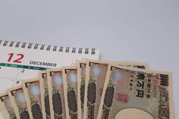 istock Image of winter bonus payment 1595572082