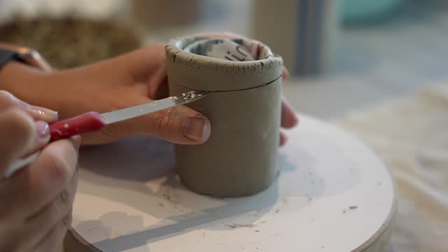 Cutting a cylindrical-shaped ceramic with a knife