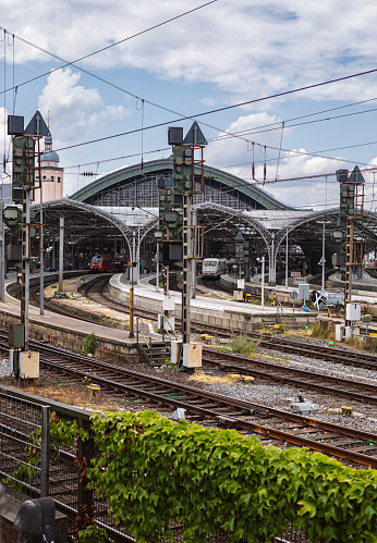 Yellow maintenance trains can be seen at Munich main station with the Frauenkirche in the background