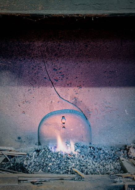 cracked wraught iron forge hood em combe mill - mill - fotografias e filmes do acervo
