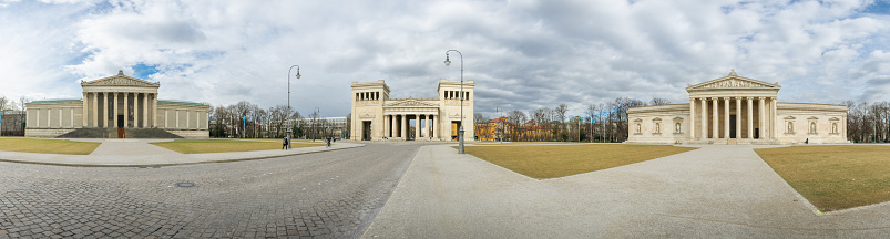 Panoramic view of Königsplatz, with the Glyptothek   (Museum of Greek and Roman sculptures) to the right, the Propylaea city gate and the Staatliche Antikensammlungen Museum.