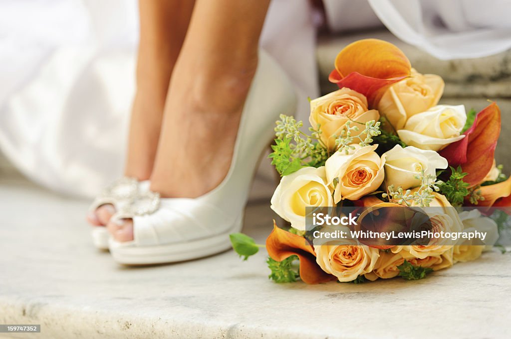 결혼식 부케를 및 신발도 - 로열티 프리 결혼식 스톡 사진