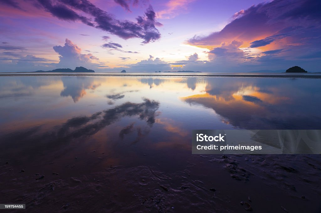 Belo nascer do sol sobre o mar - Royalty-free Ajardinado Foto de stock