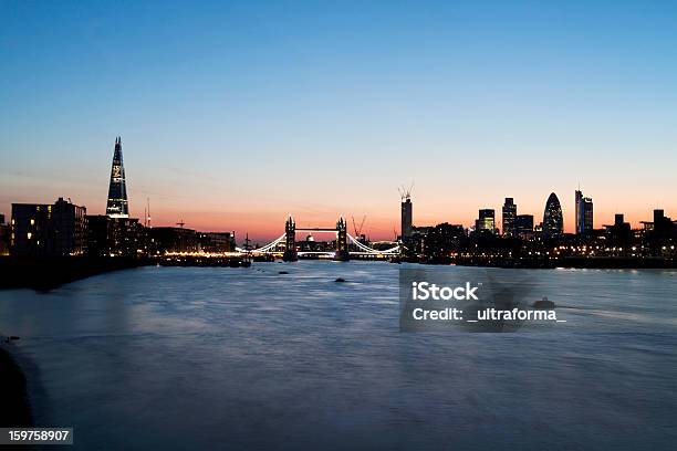 London Skyline В Сумерках — стоковые фотографии и другие картинки Лондонский мост - Англия - Лондонский мост - Англия, Абстрактный, Лондон - Англия