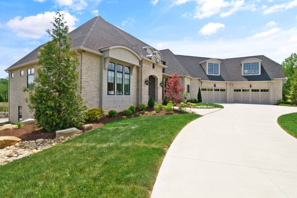 istock Long driveway leading to three car garage 1597694844