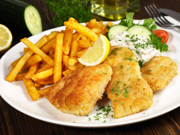 fried fish with french fries - pollock trawler imagens e fotografias de stock