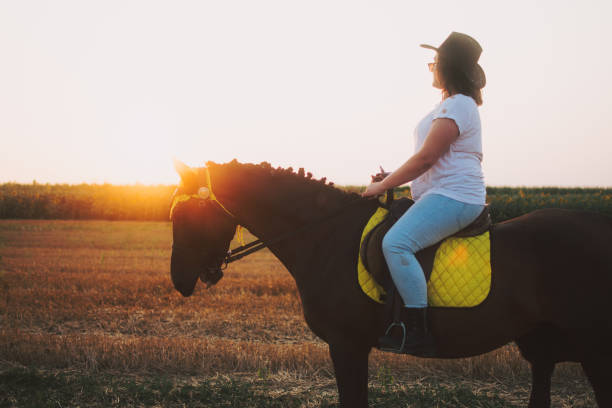 istock Woman on a horseback looking away 1598141886