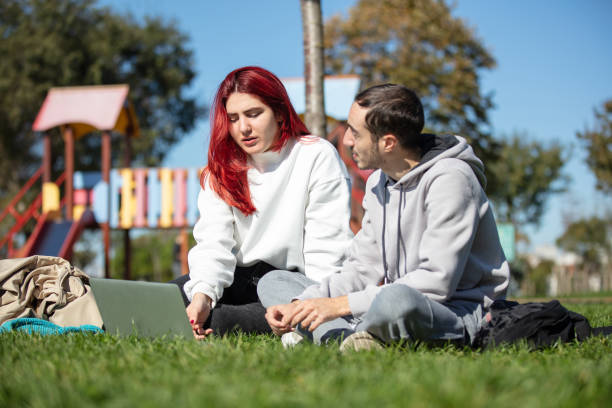 istock Young friends are studying on the outside. 1598187417