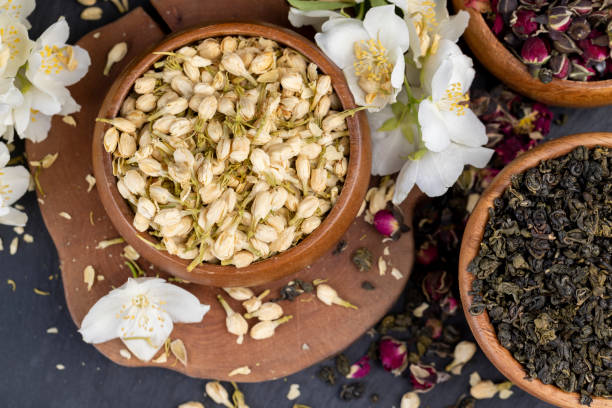 dried jasmine flowers and buds for adding to tea, small dried jasmine flowers for use in the preparation of tea