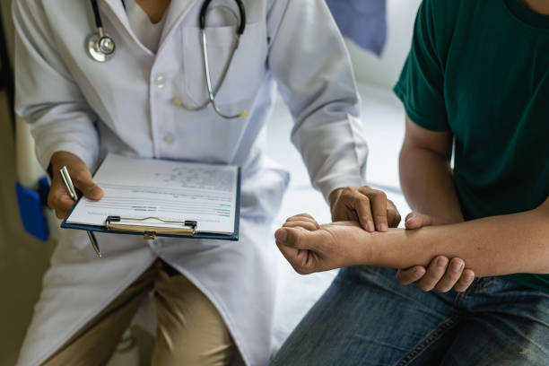 istock doctor and patient discussing symptoms Discuss problems with patients about medicines and treatment methods, diagnose, sit down and talk. At the table near the window in the hospital medicine concept 1598362092