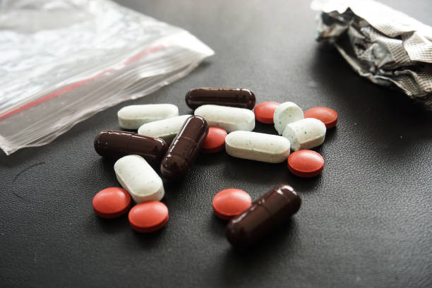 istock Red-white antibiotic capsule pills 1598372382