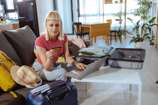 istock Easy online trip booking and paying 1598378486