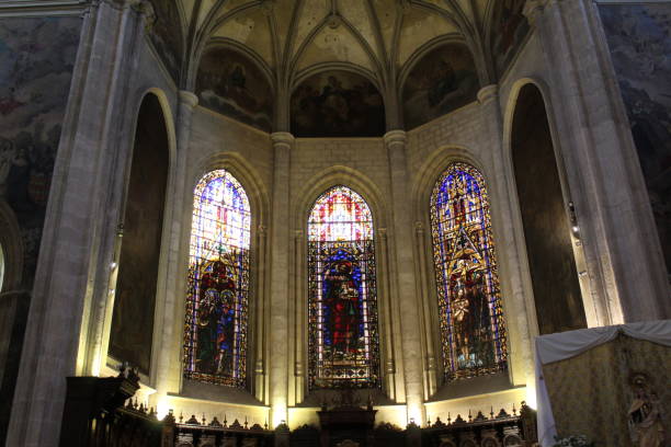 interior de la catedral de san juan bautista de albacete, castilla-la mancha, españa - ciudad de albacete fotografías e imágenes de stock