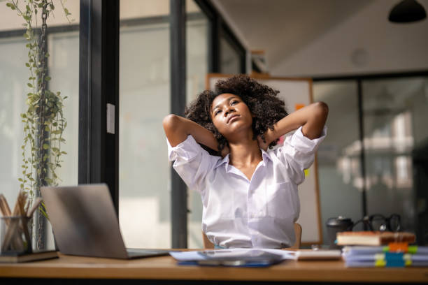 istock stretch oneself 1598412826