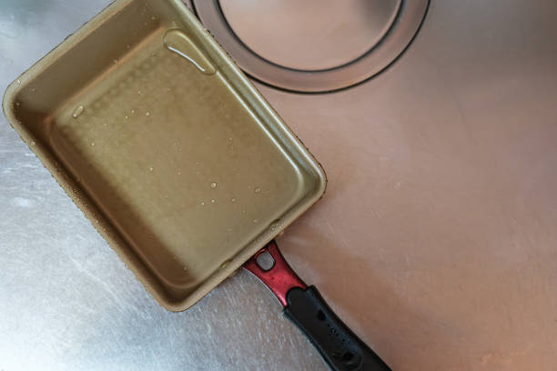 istock Used frying pan in the kitchen sink 1598444041