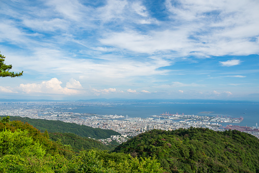From near the summit of Mount Rokko, you can overlook not only the cityscapes of Kobe and Osaka, but also the entirety of Osaka city.