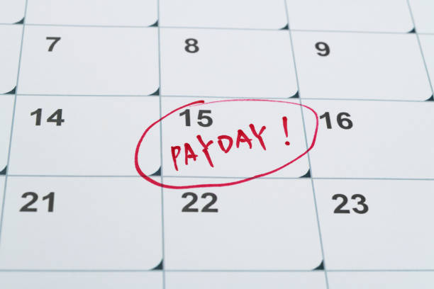istock Calendar with red marked payday 1598569024