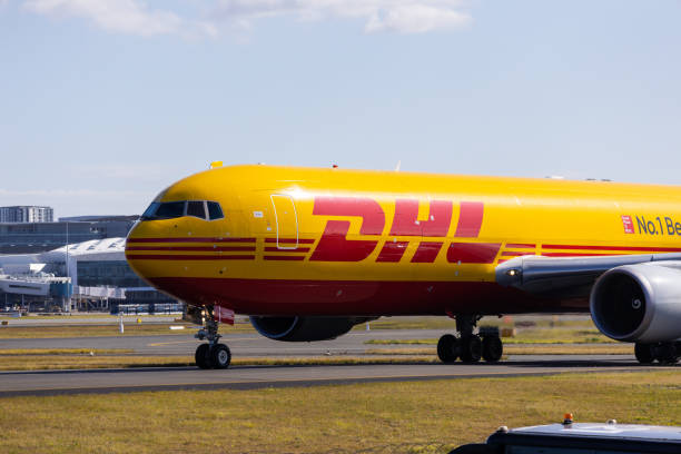 samoloty dhl - dhl airplane freight transportation boeing zdjęcia i obrazy z banku zdjęć