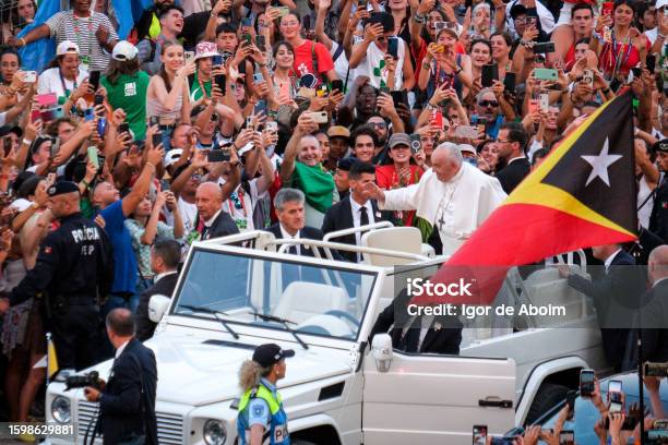 Lisbona Portogallo 5 Agosto 2023 Papa Francesco Arriva Al Parque Tejo Lisbona Dove Si Svolge La Celebrazione Finale Della Giornata Mondiale Della Gioventù Il Quinto Giorno Dellevento - Fotografie stock e altre immagini di Papa Francesco