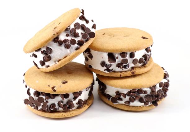 istock Four round sandwich ice cream with chocolate drops. White background 1599008555