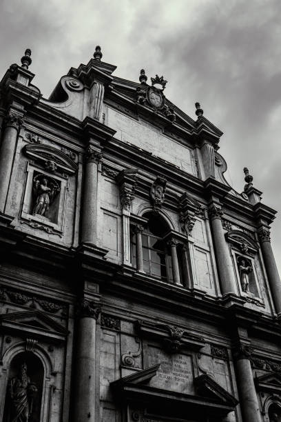 chiesa corpus domini en noir et blanc, turin, italia - domini photos et images de collection