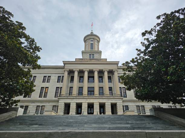 tennessee state capitol nashville downtown usa flags - nashville tennessee state capitol building federal building imagens e fotografias de stock