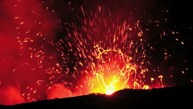 A footage of a volcanic eruption in the Hawaiian mountains.