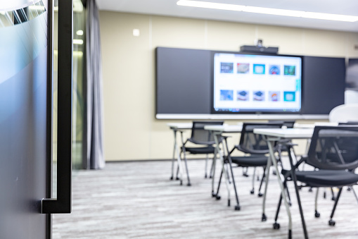 Large training classrooms equipped with multimedia equipment