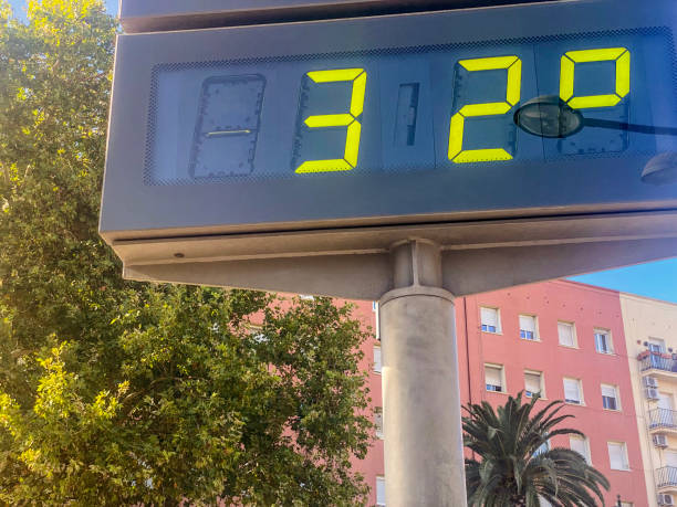 istock 32 degrees celsius in the city 1600294622