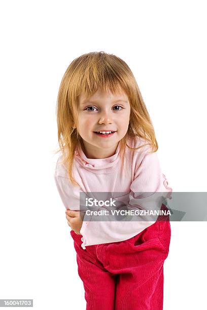 Closeup Portrait Of A Little Girl — стоковые фотографии и другие картинки 2-3 года - 2-3 года, Белый фон, Вертикальный