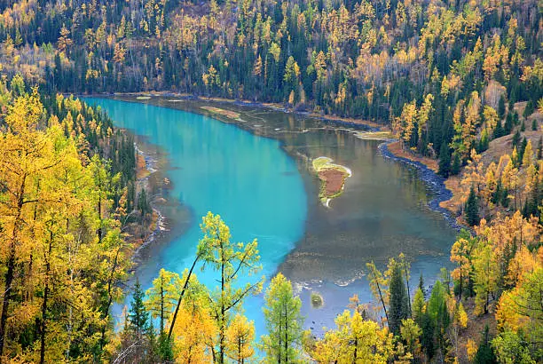 Moon-shaped Kanas river in autumn