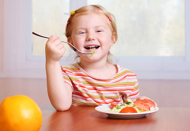 istock little girl with salad 160044718