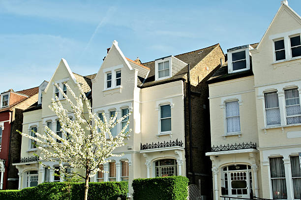 istock Traditional London Houses 160047599