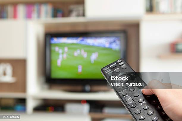 サッカー観戦テレビのリモコンを手に - サッカーのストックフォトや画像を多数ご用意 - サッカー, テレビ, テレビのリモコン