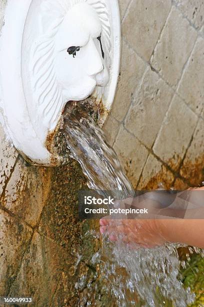 Pulire Le Mani - Fotografie stock e altre immagini di Acqua - Acqua, Arto - Parte del corpo, Arto umano