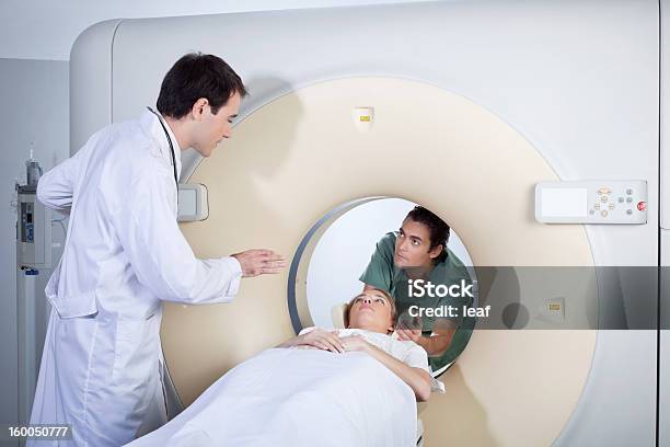 受入医療スキャン女性 - CTのストックフォトや画像を多数ご用意 - CT, 機械, CTスキャナー