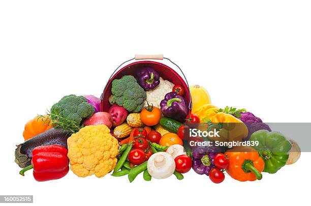 Mercato Verdure Fresche - Fotografie stock e altre immagini di Mercato di prodotti agricoli - Mercato di prodotti agricoli, Arancione, Bagnato