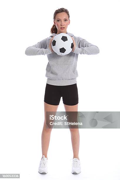 Alto Menina Adolescente Jogador De Futebol Com A Bola Desporto - Fotografias de stock e mais imagens de Futebolista