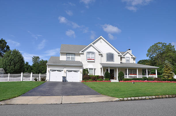 istock Suburban Home Luxury Two Car Garage Front Lawn Neat Landscaped 160053750