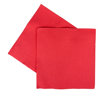Papel rojo de Navidad o fiesta servilletas también conocido como serviettes, fondo blanco photo