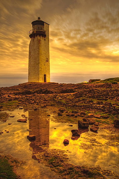 faro southerness hdr - dumfries and galloway foto e immagini stock