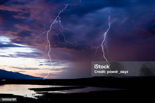 Lightning Strikes Stockfoto und mehr Bilder von Anzünden - Anzünden, Aufregung, Berg