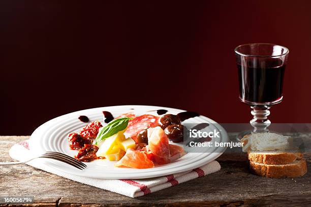 Photo libre de droit de Des Horsdœuvre banque d'images et plus d'images libres de droit de Aliment - Aliment, Assiette, Baguette de pain