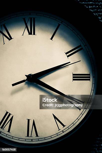 Photo libre de droit de Comment Le Temps Passe banque d'images et plus d'images libres de droit de Grande aiguille - Grande aiguille, Nombre 20, Aiguille de montre